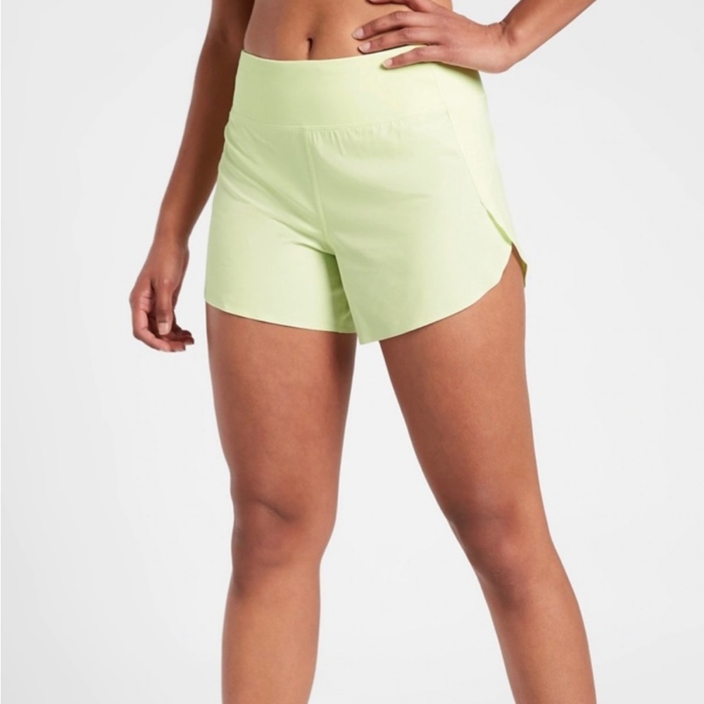 Athleta run with it 3.5 inch shorts new with tags size 1X.